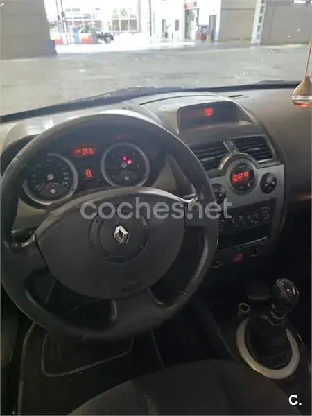 Usado Renault Mégane Dynamique 120 CV (88 kW) 2006 Negro Berlina