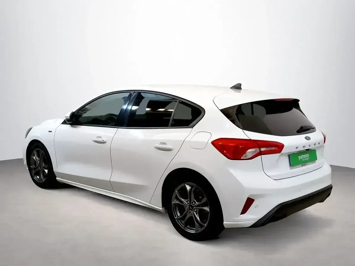 Usado Ford Focus ST-Line 125 CV (91 kW) 2021 Blanco Berlina