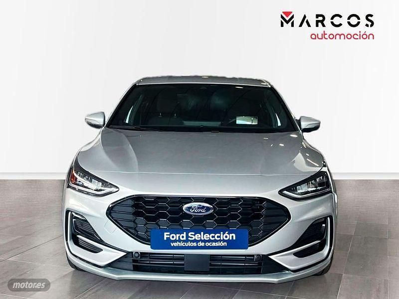 Usado Ford Focus ST-Line X 125 CV (91 kW) 2024 Plateado Berlina