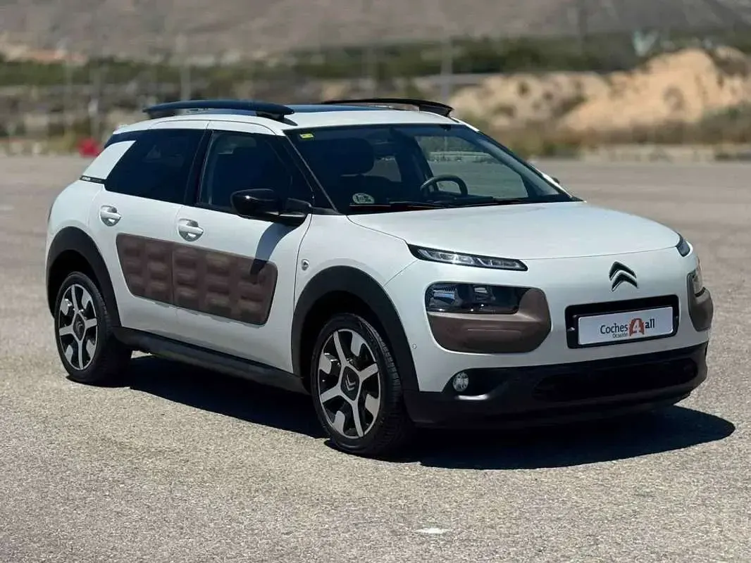 Usado Citroën C4 Cactus Live 92 CV (67 kW) 2014 Blanco Utilitario