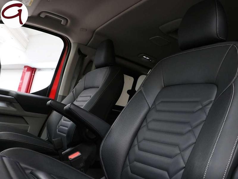Usado Ford Tourneo Custom Titanium 170 CV (125 kW) 2024 Rojo Van