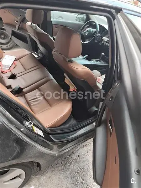 Usado BMW 530 193 CV (141 kW) 2004 Negro Familiar