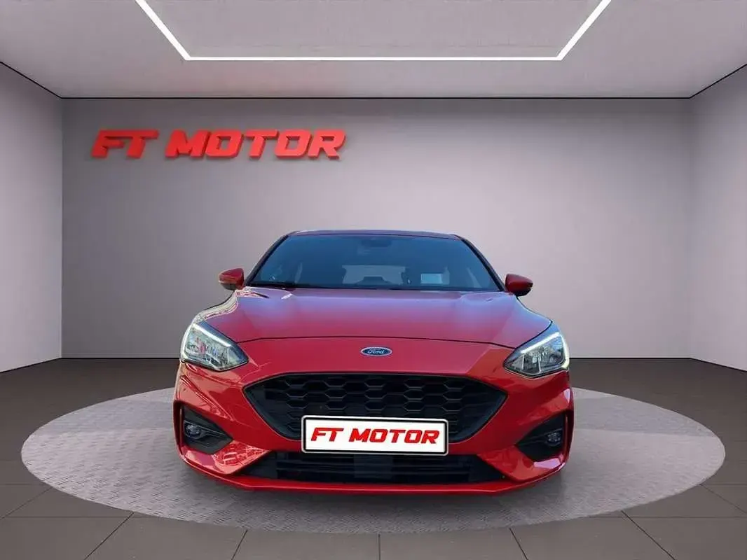 Usado Ford Focus ST-Line 125 CV (91 kW) 2019 Rojo Utilitario