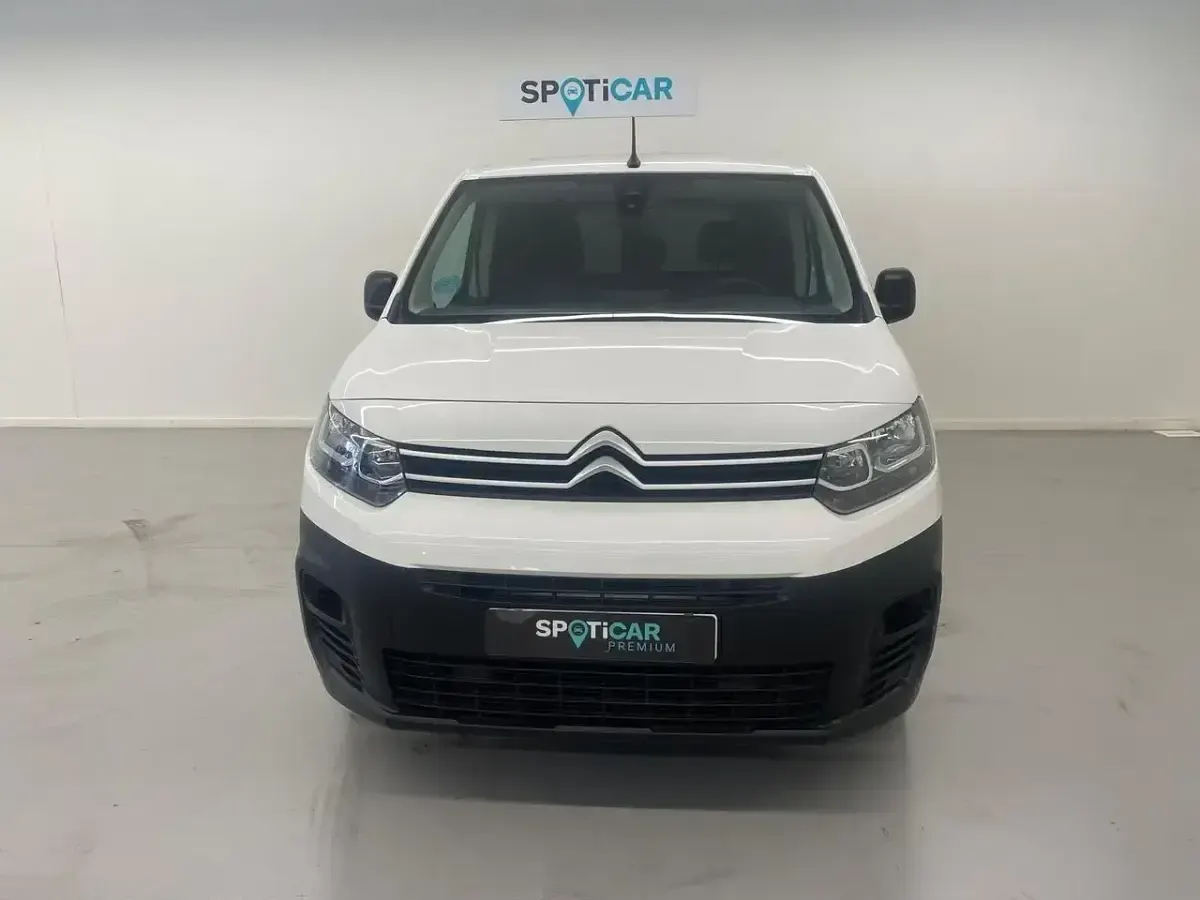 Usado Citroën Berlingo Live 102 CV (75 kW) 2021 Blanco Monovolumen