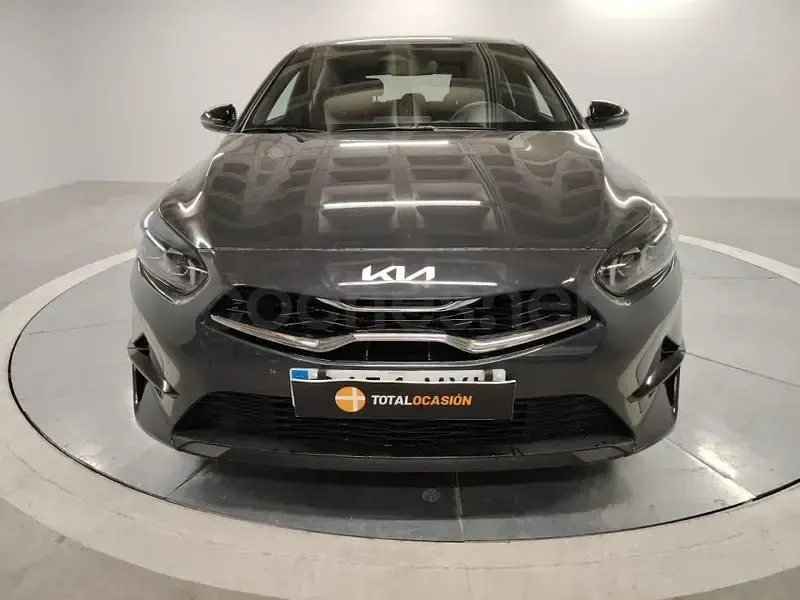 Usado Kia Ceed Style 100 CV (73 kW) 2025 Negro Utilitario
