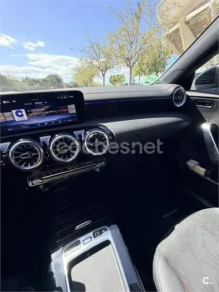 Usado Mercedes CLA220 190 CV (139 kW) 2025 Gris / plata Berlina