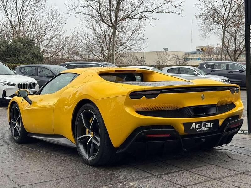 Usado Ferrari 296 829 CV (609 kW) 2023 Amarillo Coupe