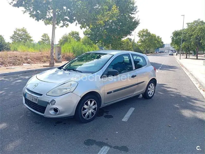 Usado Renault Clio IV Business 90 CV (66 kW) 2012 Gris / plata Berlina