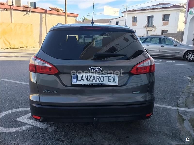 Usado Ford Focus Trend 100 CV (73 kW) 2014 Beige Familiar