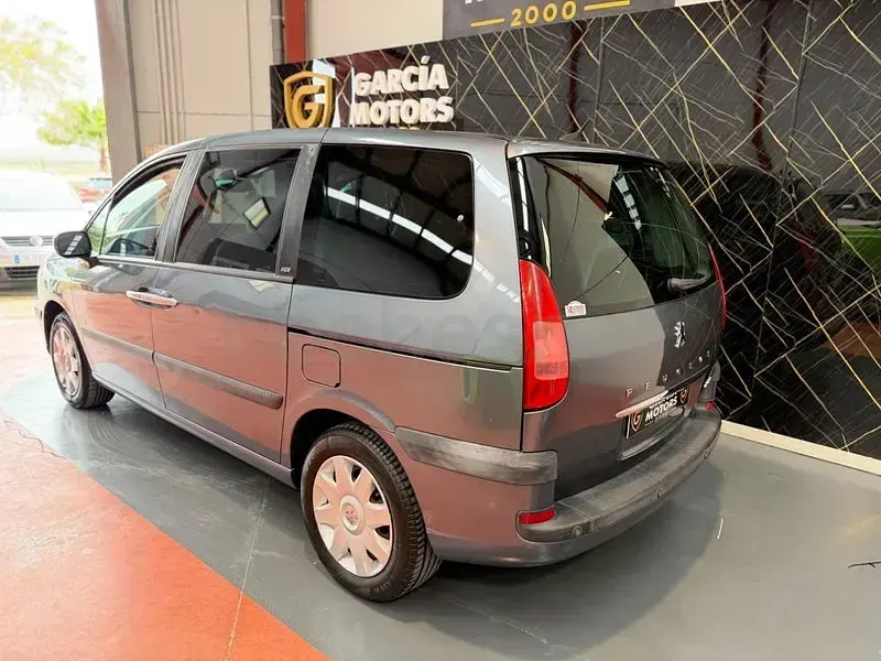 Usado Peugeot 807 136 CV (100 kW) 2008 Gris / plata Monovolumen