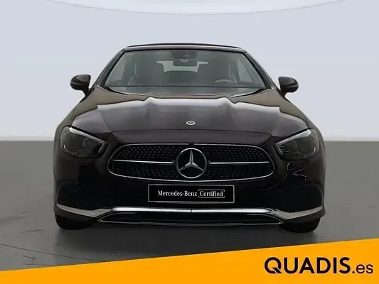 Usado Mercedes E220 194 CV (142 kW) 2021 Manufaktur exclusivo rojo rube Descapotable