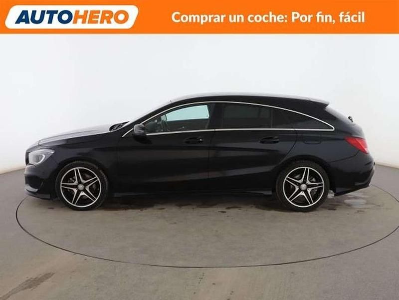 Usado Mercedes C220 AMG line 177 CV (130 kW) 2015 Negro Familiar