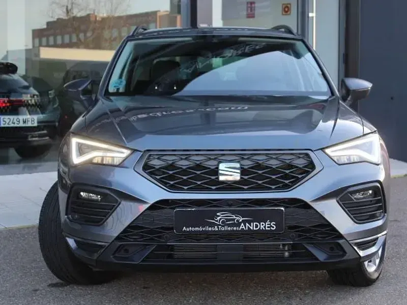 Usado Seat Ateca FR 150 CV (110 kW) 2024 Gris / plata SUV