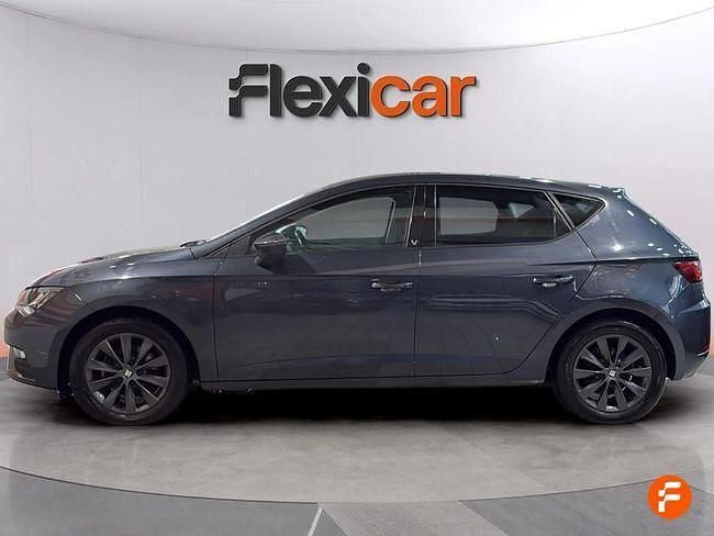 Usado Seat Leon Style 130 CV (95 kW) 2020 Azul Familiar