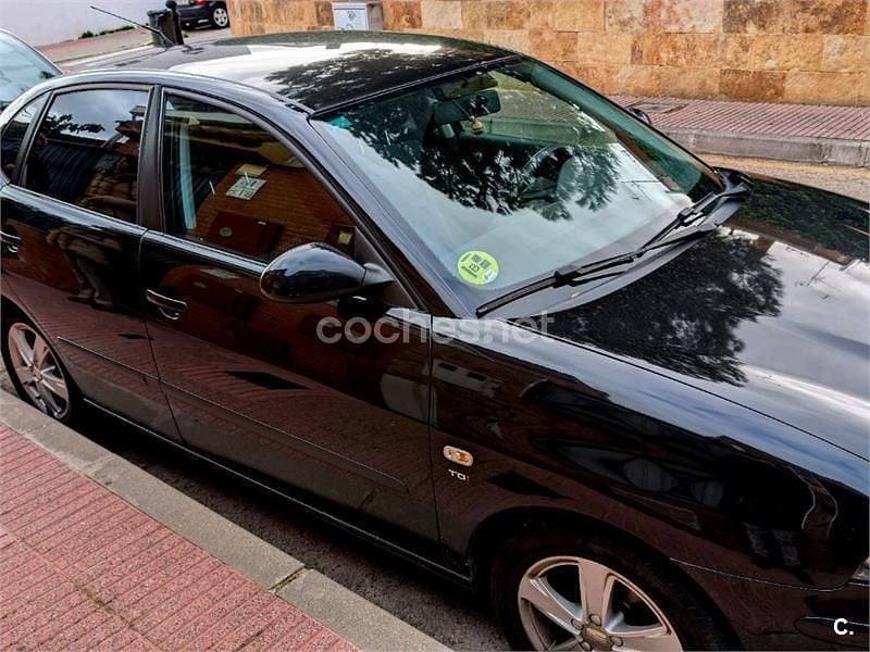 Usado Seat Cordoba 100 CV (73 kW) 2007 Negro Berlina