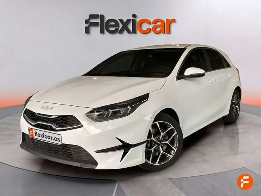 Usado Kia Ceed 136 CV (100 kW) 2023 Blanco Utilitario