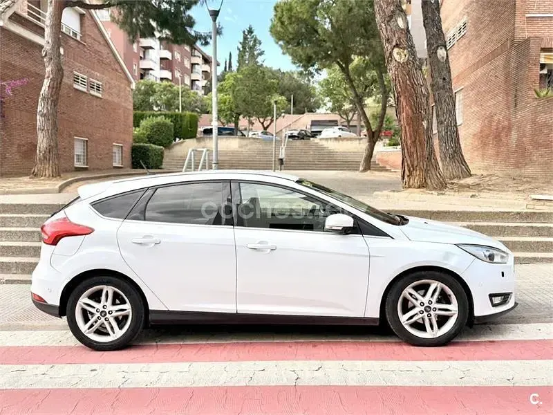Usado Ford Focus Titanium 115 CV (84 kW) 2015 Blanco Berlina