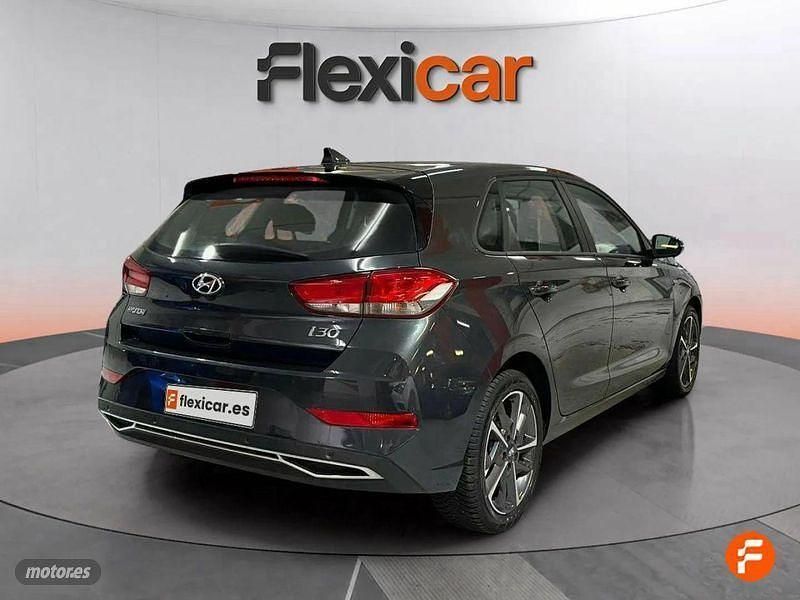 Usado Hyundai i30 Trend 100 CV (73 kW) 2023 Azul Monovolumen