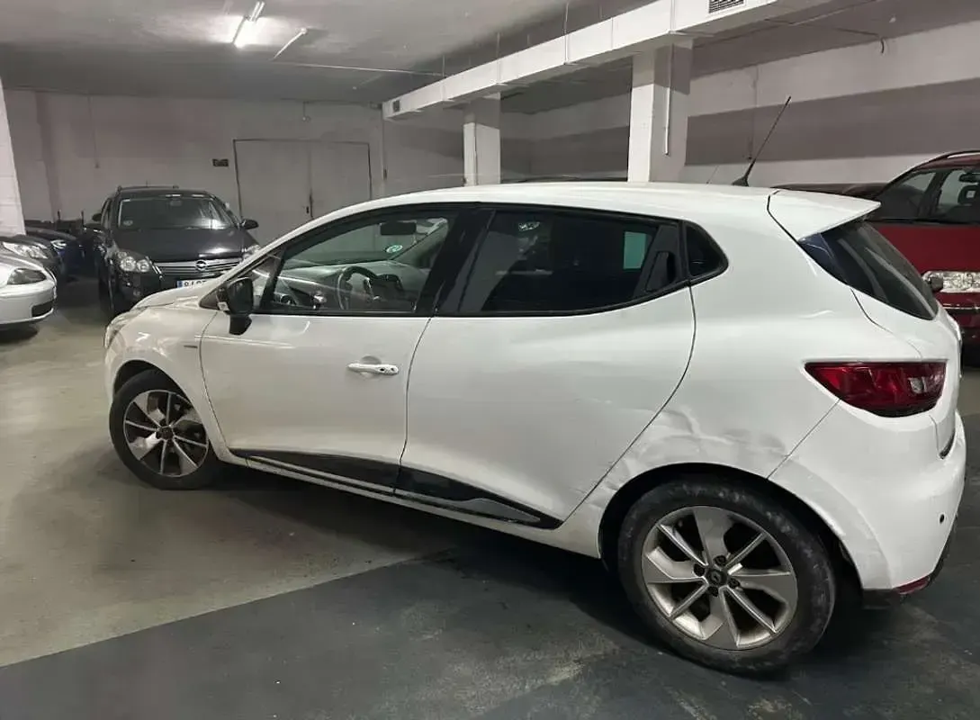 Usado Renault Clio LIMITED 73 CV (53 kW) 2015 Utilitario