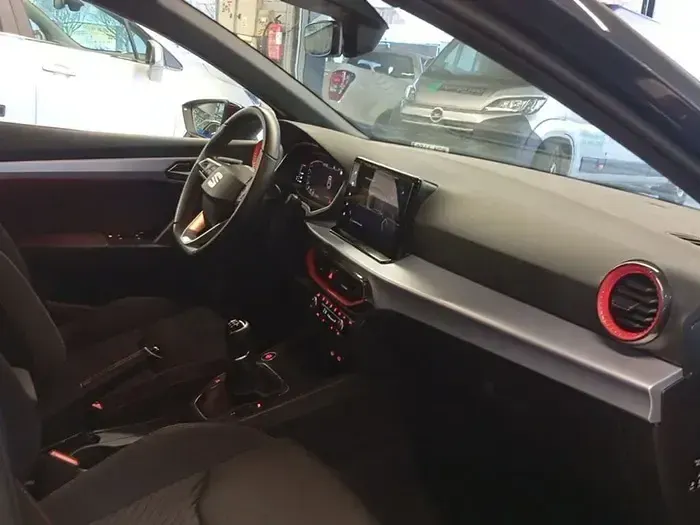 Usado Seat Ibiza FR 115 CV (84 kW) 2025 Gris Utilitario