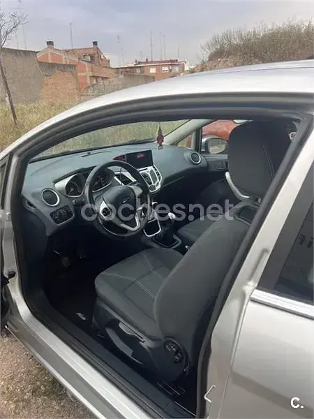 Usado Ford Fiesta 96 CV (70 kW) 2011 Gris / plata Berlina