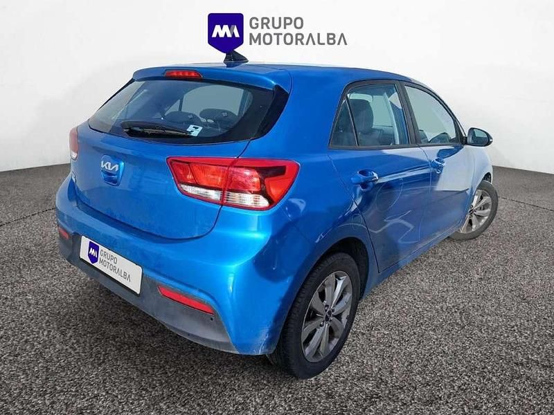 Usado Kia Rio 101 CV (74 kW) 2022 Azul Utilitario