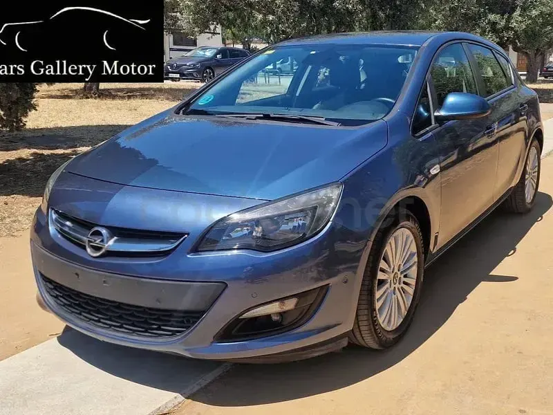 Usado Opel Astra Excellence 110 CV (80 kW) 2014 Azul Berlina