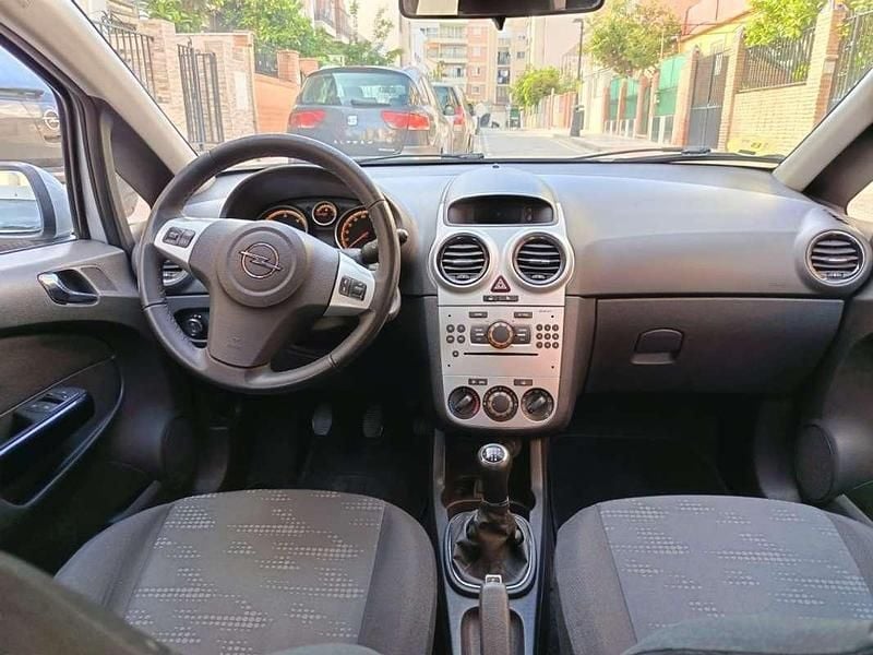 Usado Opel Corsa 75 CV (55 kW) 2011 Plateado Utilitario