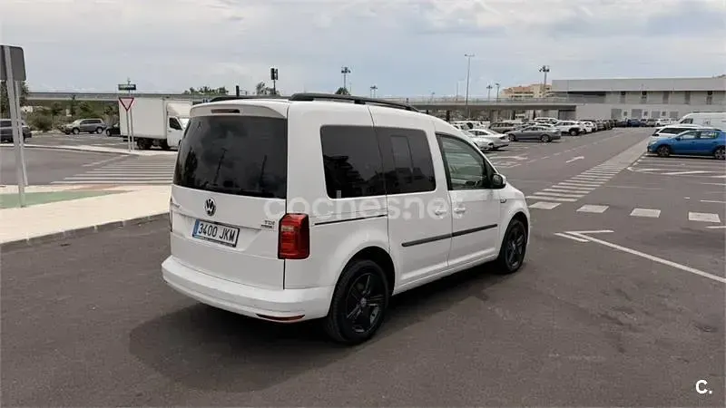 Usado VW Caddy Trendline 102 CV (75 kW) 2015 Blanco Monovolumen