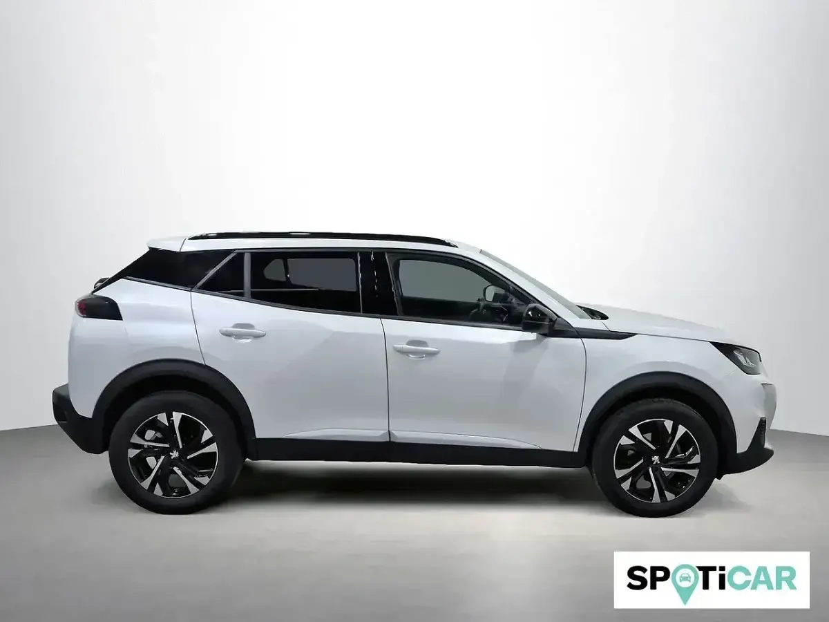 Usado Peugeot 2008 Allure 101 CV (74 kW) 2023 Gris SUV