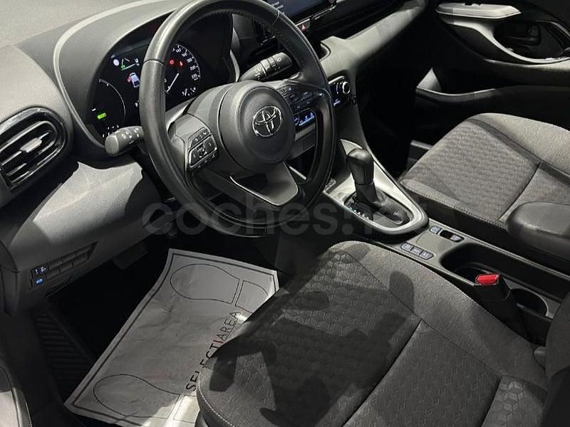 Usado Toyota Yaris Hybrid Active 116 CV (85 kW) 2021 Blanco Berlina