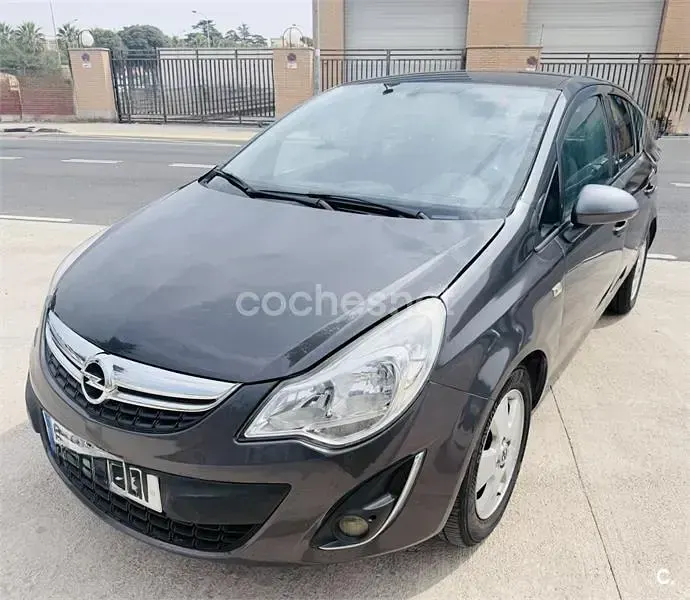 Usado Opel Corsa Selective 75 CV (55 kW) 2011 Gris / plata Utilitario
