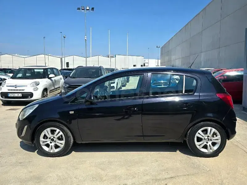 Usado Opel Corsa Selective 75 CV (55 kW) 2012 Negro Utilitario