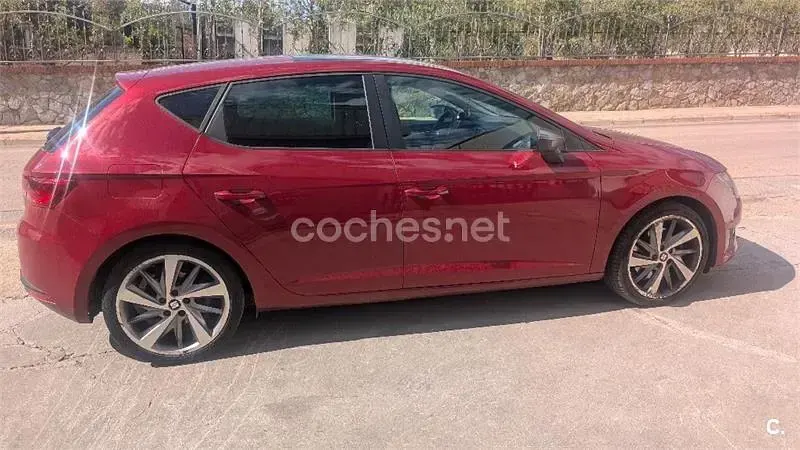 Usado Seat Leon FR 180 CV (132 kW) 2014 Rojo Berlina