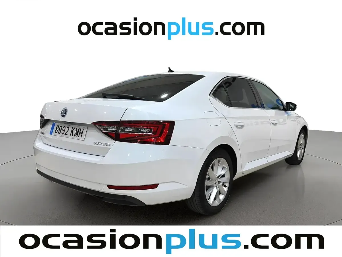 Usado Skoda Superb Ambition 150 CV (110 kW) 2018 Blanco Berlina