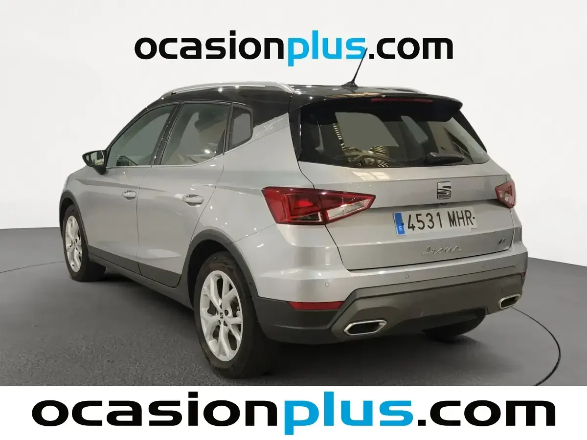 Usado Seat Arona FR 110 CV (80 kW) 2023 Gris / plata SUV