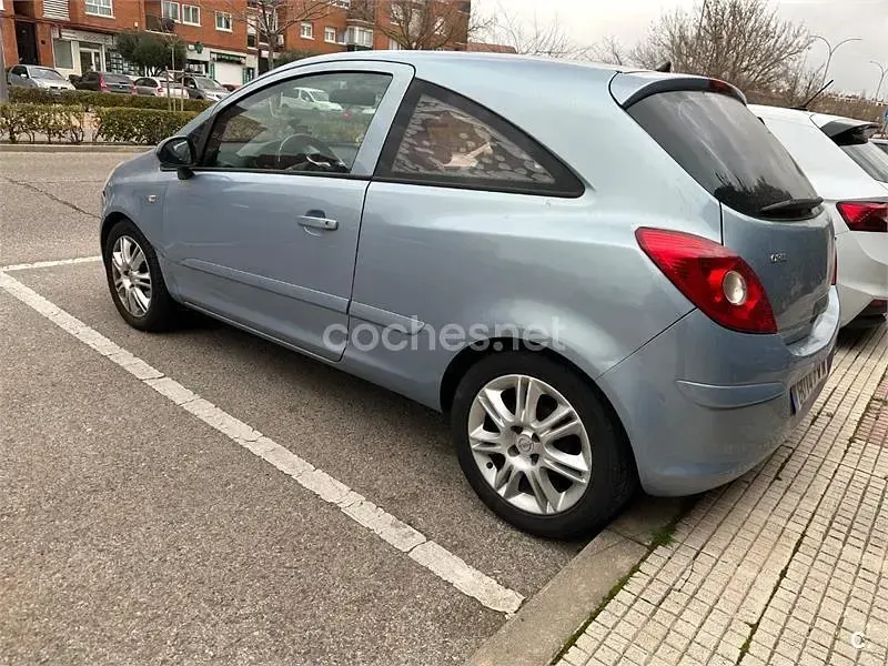 Usado Opel Corsa Enjoy 90 CV (66 kW) 2007 Gris / plata Utilitario