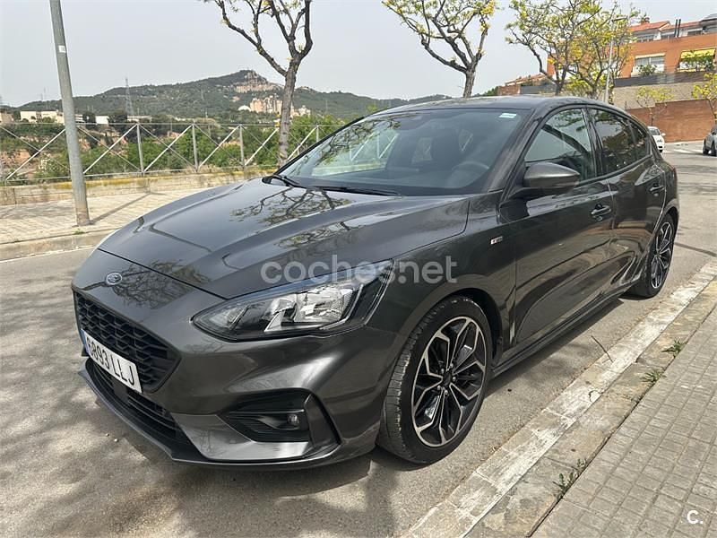 Usado Ford Focus ST-Line 125 CV (91 kW) 2020 Gris / plata Berlina