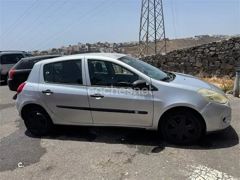 Usado Renault Clio II 75 CV (55 kW) 2011 Blanco Berlina