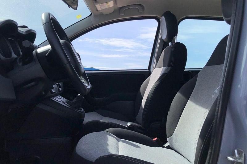 Usado Fiat Panda Easy 69 CV (50 kW) 2018 Gris Utilitario