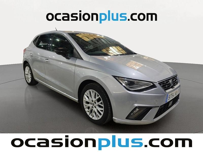 Usado Seat Ibiza FR 110 CV (80 kW) 2023 Gris plata Utilitario