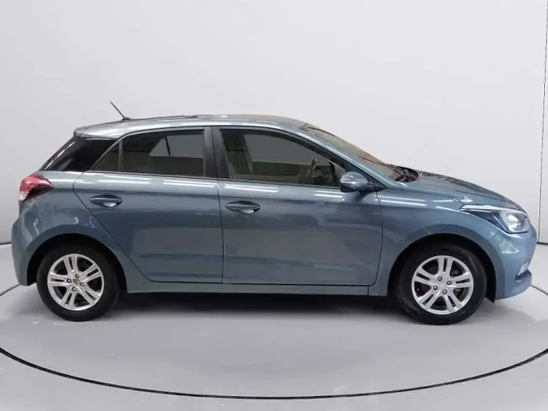 Usado Hyundai i20 84 CV (61 kW) 2018 Azul Utilitario