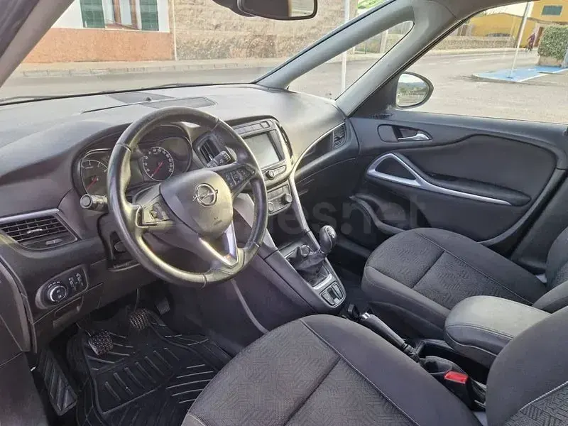Usado Opel Zafira Family 140 CV (102 kW) 2018 Gris / plata Monovolumen