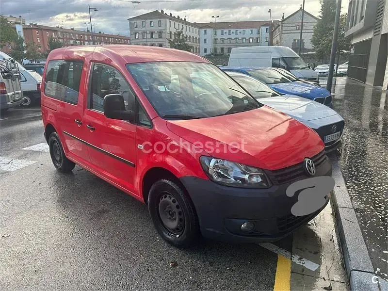 Usado VW Caddy Pro 75 CV (55 kW) 2013 Rojo Monovolumen