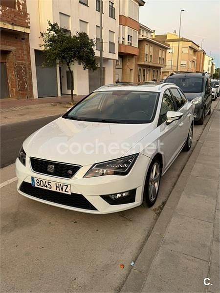 Usado Seat Leon FR 150 CV (110 kW) 2014 Blanco Familiar