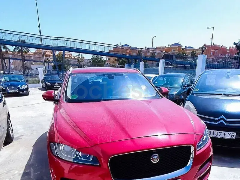 Usado Jaguar F-Pace Prestige 240 CV (176 kW) 2017 Rojo SUV
