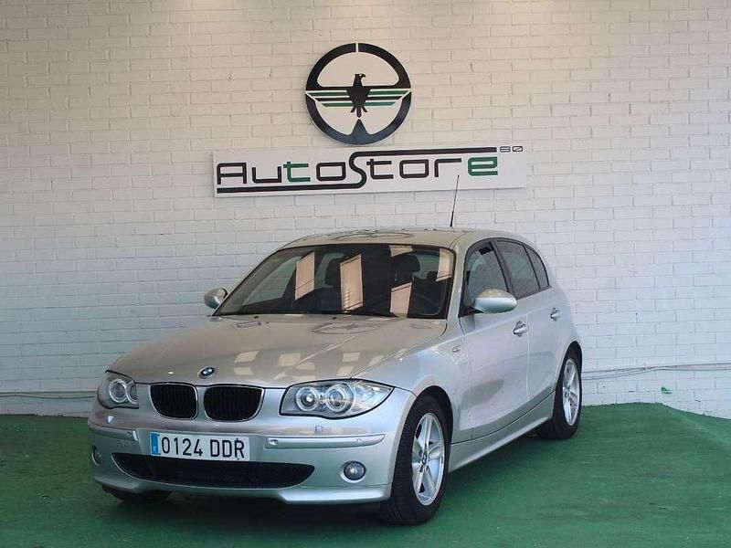 Gris Usado 2004 BMW 120 Comfort Edition Utilitario | 9990 € (Un poco caro) - Imagen 1/4