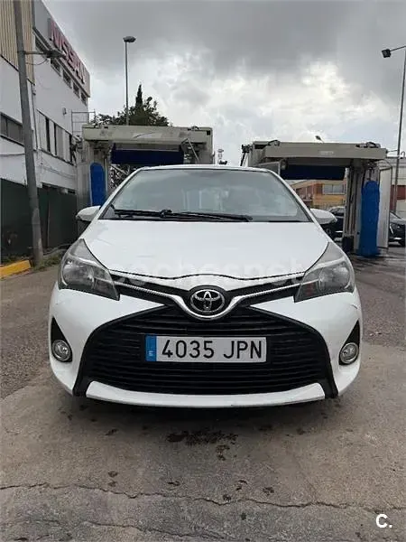 Usado Toyota Yaris Active 69 CV (50 kW) 2017 Blanco Berlina