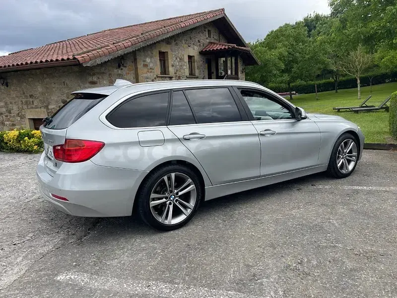 Usado BMW 318 Comfort Edition 143 CV (105 kW) 2014 Gris / plata Familiar
