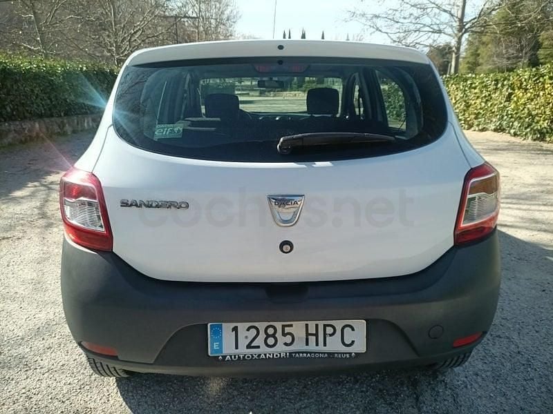 Usado Dacia Sandero Base 75 CV (55 kW) 2013 Blanco Berlina